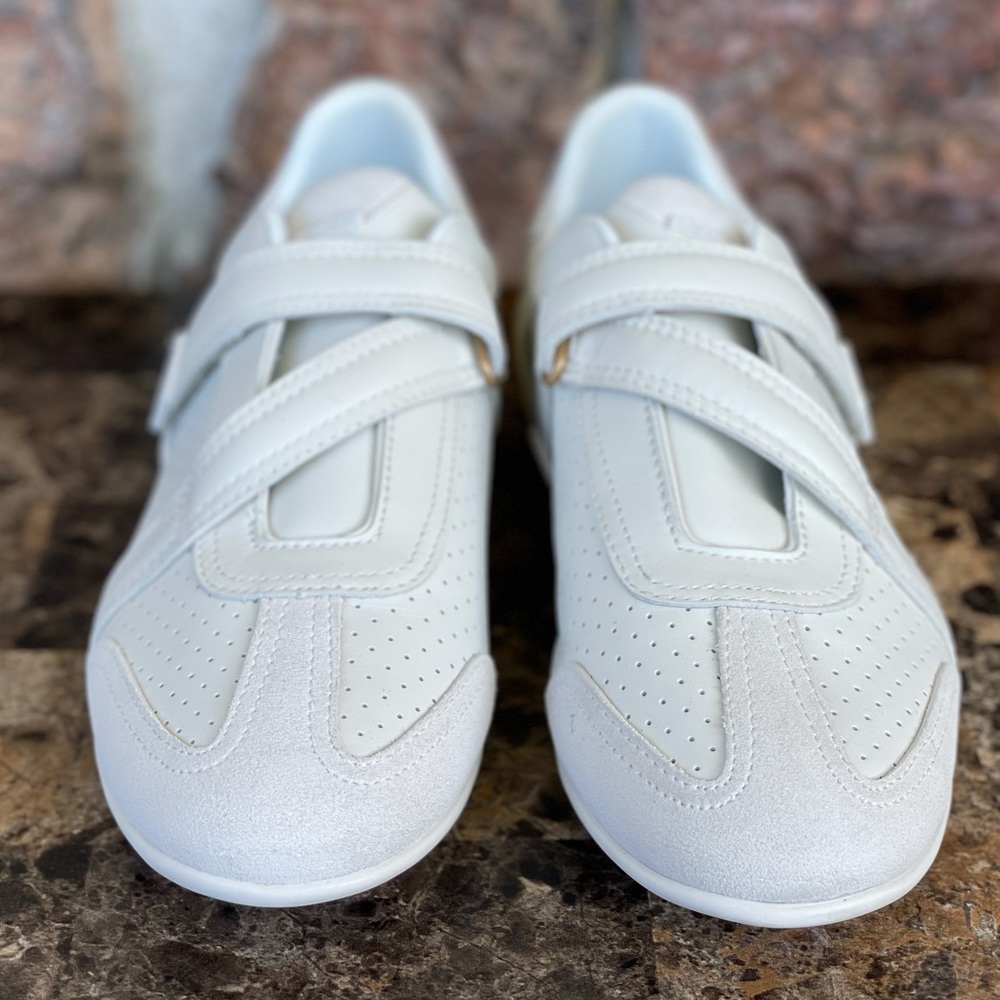 NEW Lacoste Women's Hapona Strap Casual Sneakers - Picture 8 of 16